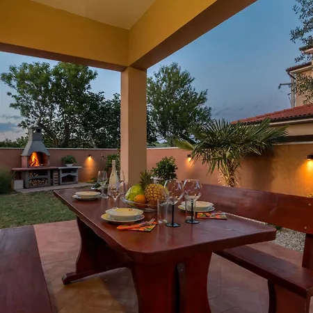 Vakantiehuis 3 Bedroom Cozy In *