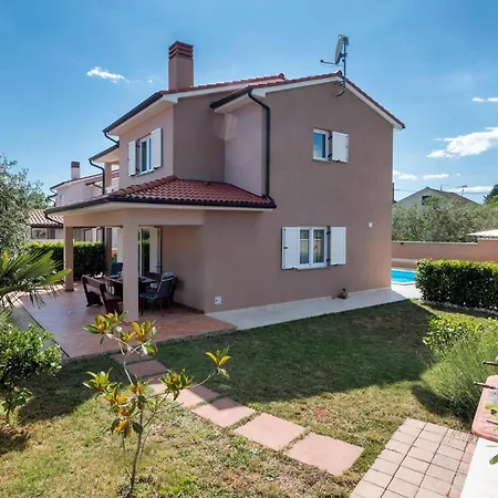 3 Bedroom Cozy In