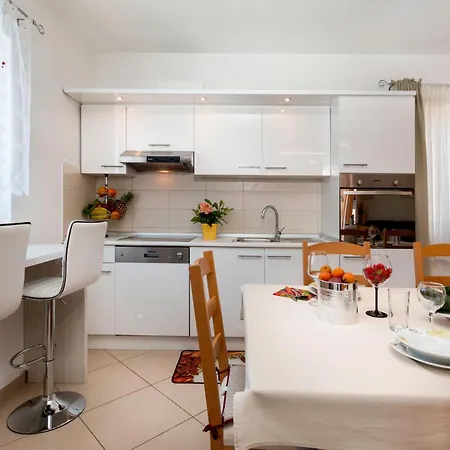 3 Bedroom Cozy In *