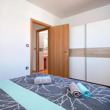 3 Bedroom Cozy In * Loborika