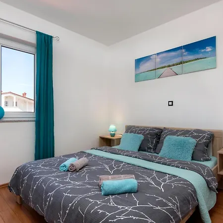 3 Bedroom Cozy In Loborika