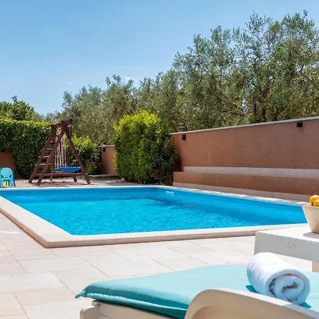Holiday home 3 Bedroom Cozy In Loborika