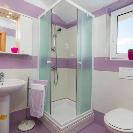 3 Bedroom Cozy In * Loborika