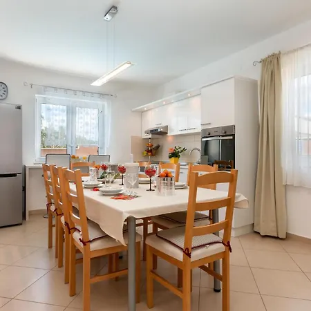 3 Bedroom Cozy In Holiday home
