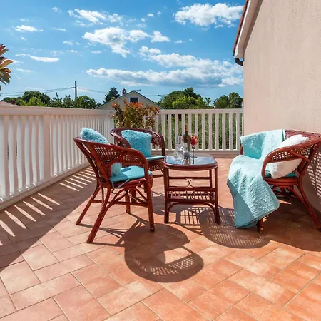 3 Bedroom Cozy In * Loborika