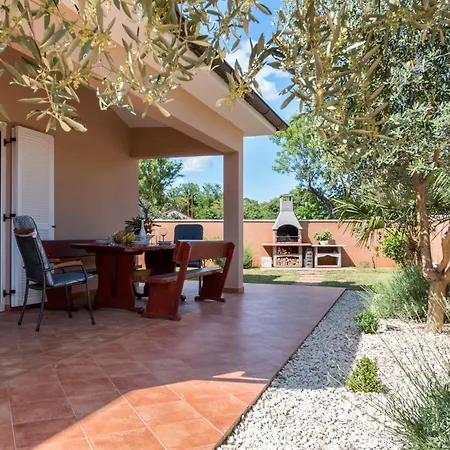 Holiday home 3 Bedroom Cozy In Loborika